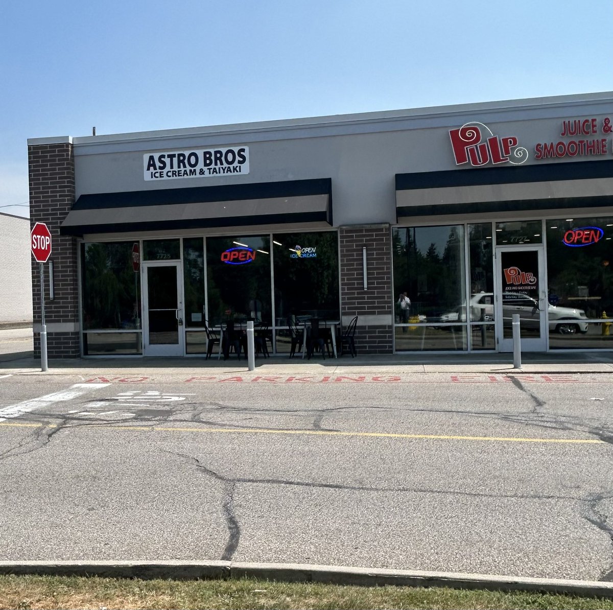 BrennanforOhio's tweet image. Enjoyed meeting Omar - the owner of Parma’s new Astro Bros. Ice Cream located in the Shoppes At Parma. The pistachio-Nutella stacker was excellent!
