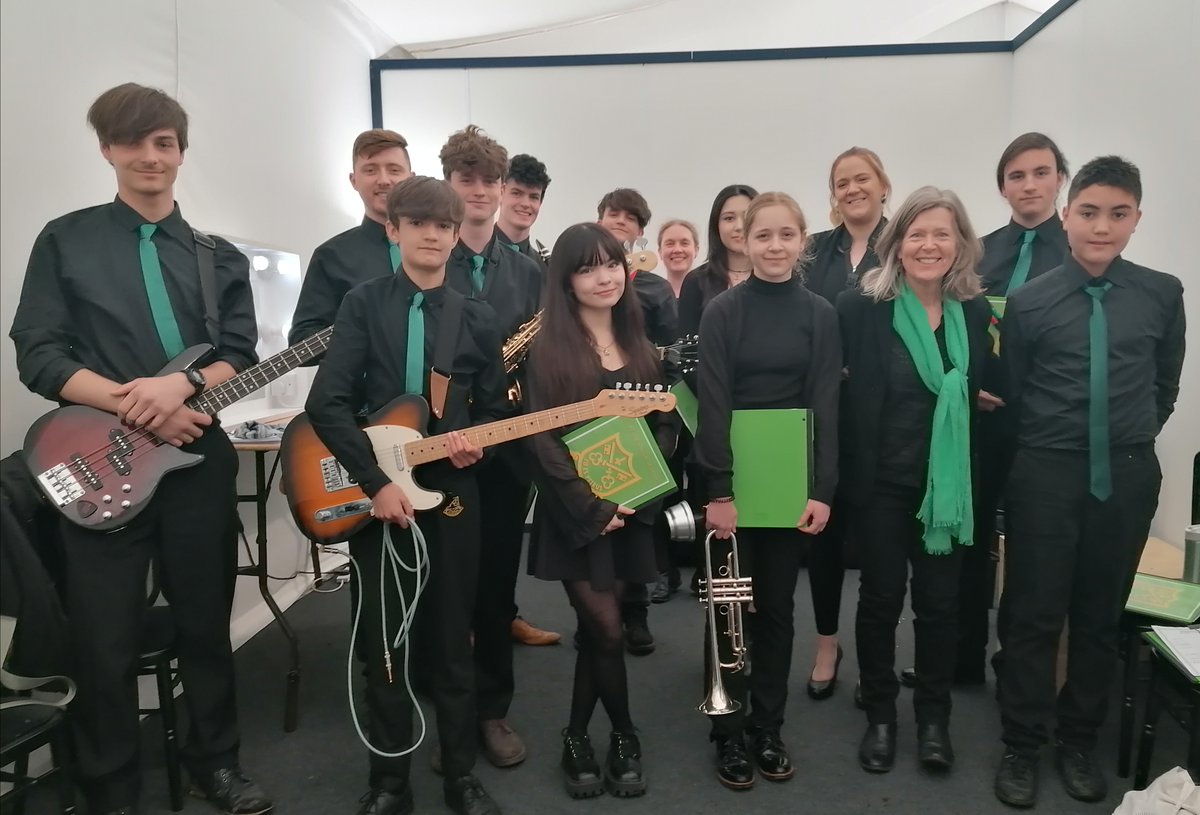 MusicStPeters's tweet photo. Mrs Greenow is leaving @StPetersRCHigh this week after 14 years, for pastures new. Here's a message from her:
I've been so blessed to teach some wonderfully talented students and work with some amazing staff at SPHS.
Keep Singing it in the Valleys! 
God bless
#greenarmy https://t.co/jADHM4BxCd