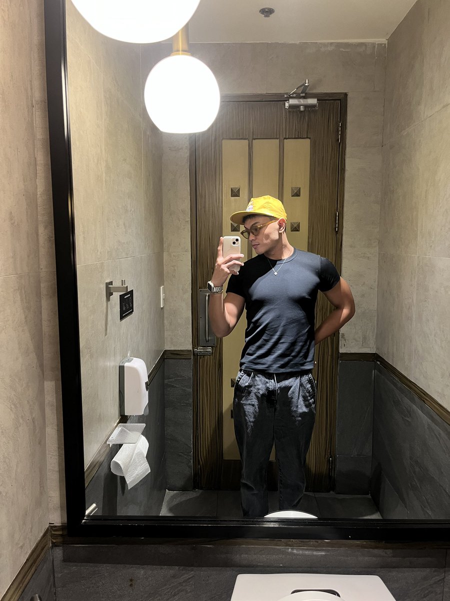 _sarkasam's tweet photo. awkward banyo realness https://t.co/AS73cYe3wC