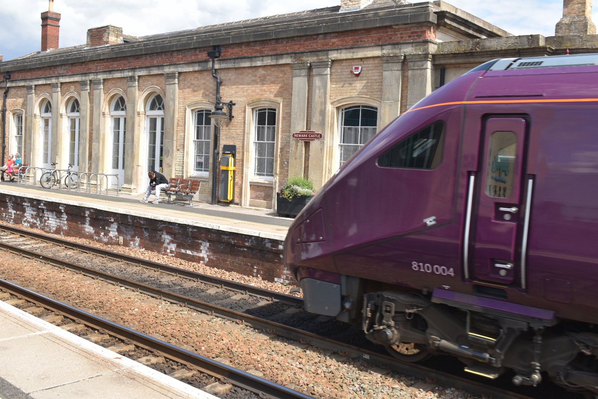 Class8xx's tweet image. 810004 seen here after trip to Lincoln via Newark castle heading home, working 5Q31 @GarethDennis @huwsdavis @EastMidRailway @Clinnick1 #newtrain #Aurora #claas810