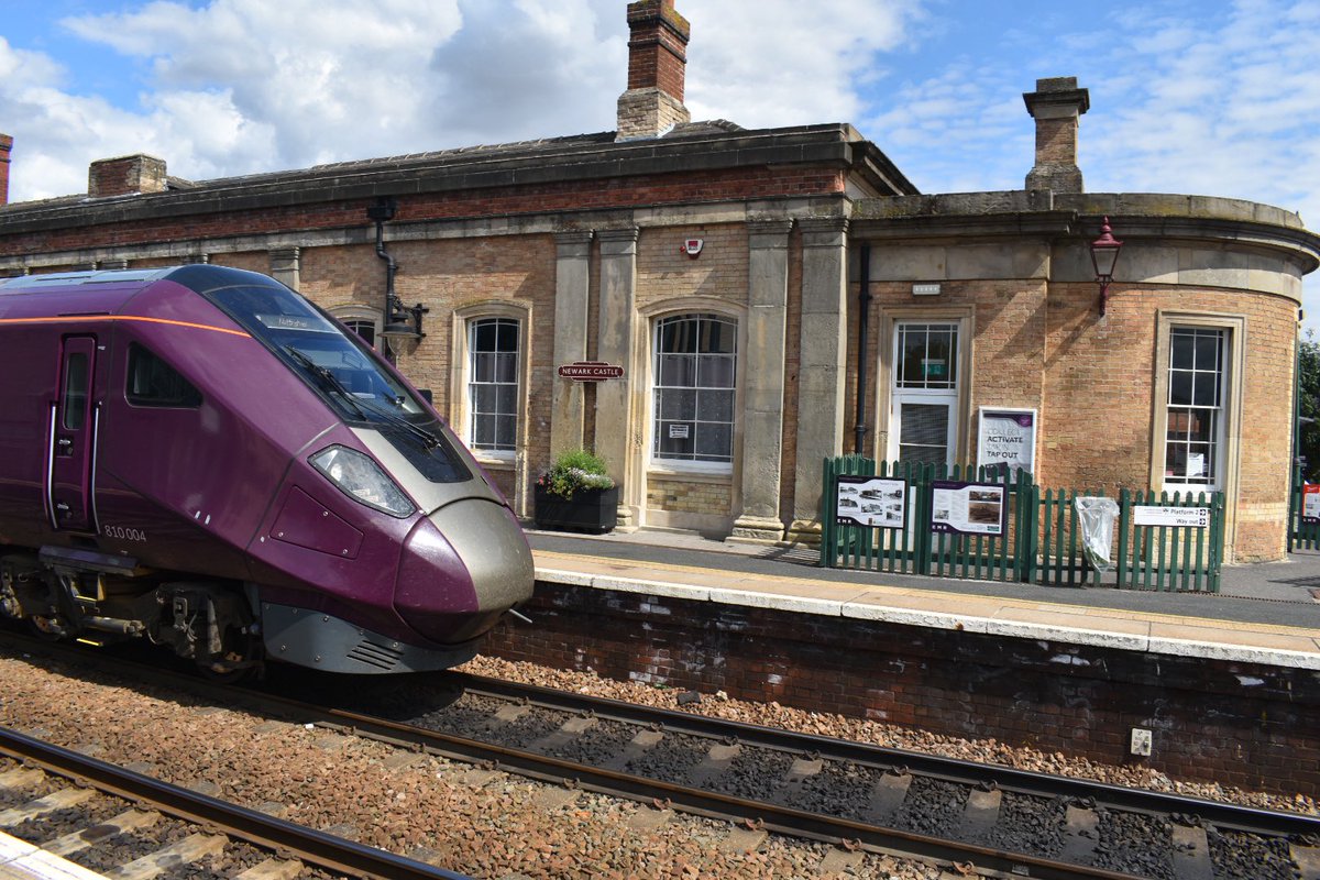 Class8xx's tweet image. 810004 seen here after trip to Lincoln via Newark castle heading home, working 5Q31 @GarethDennis @huwsdavis @EastMidRailway @Clinnick1 #newtrain #Aurora #claas810