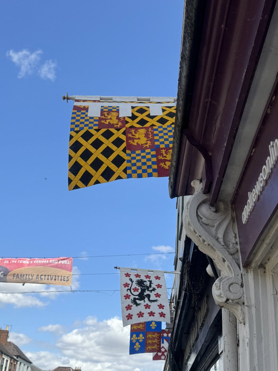 JackiHicks's tweet image. A stop off in Tewkesbury which was pretty and quite โolde worldeโ and had a lovely Abbey ๐ #roadtrip ๐ #vanlife ๐ #myphotography #nofilterneeded ๐ท