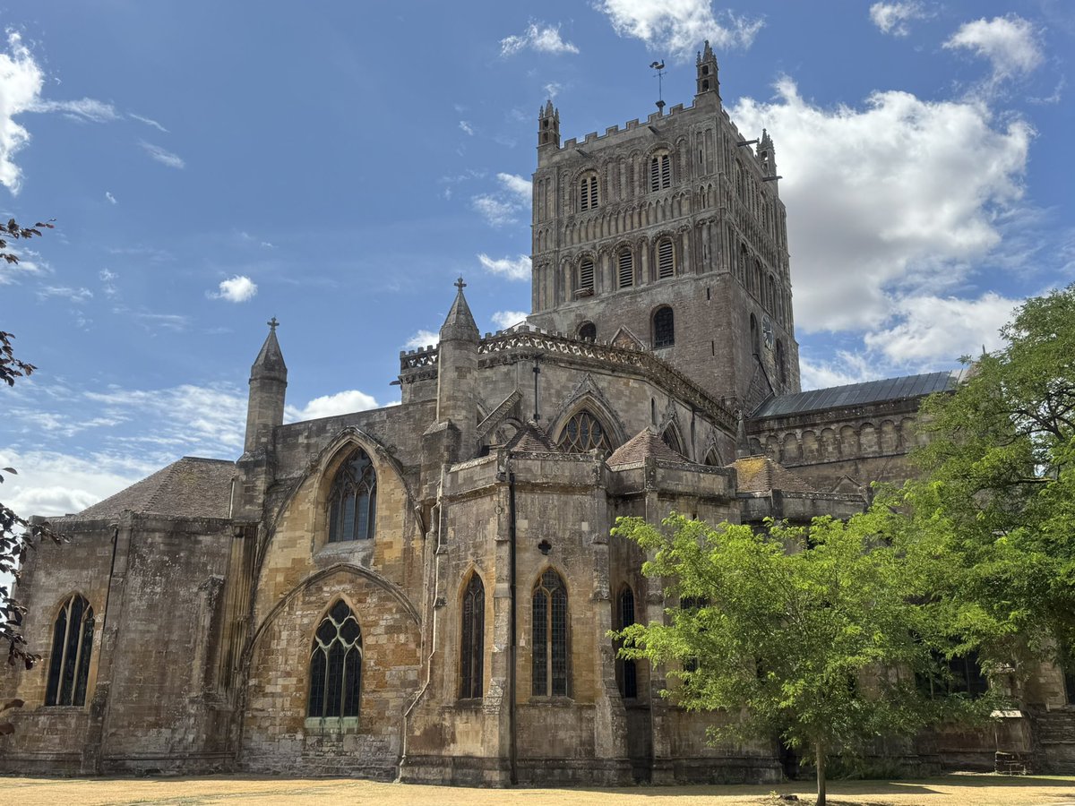 JackiHicks's tweet image. A stop off in Tewkesbury which was pretty and quite โolde worldeโ and had a lovely Abbey ๐ #roadtrip ๐ #vanlife ๐ #myphotography #nofilterneeded ๐ท