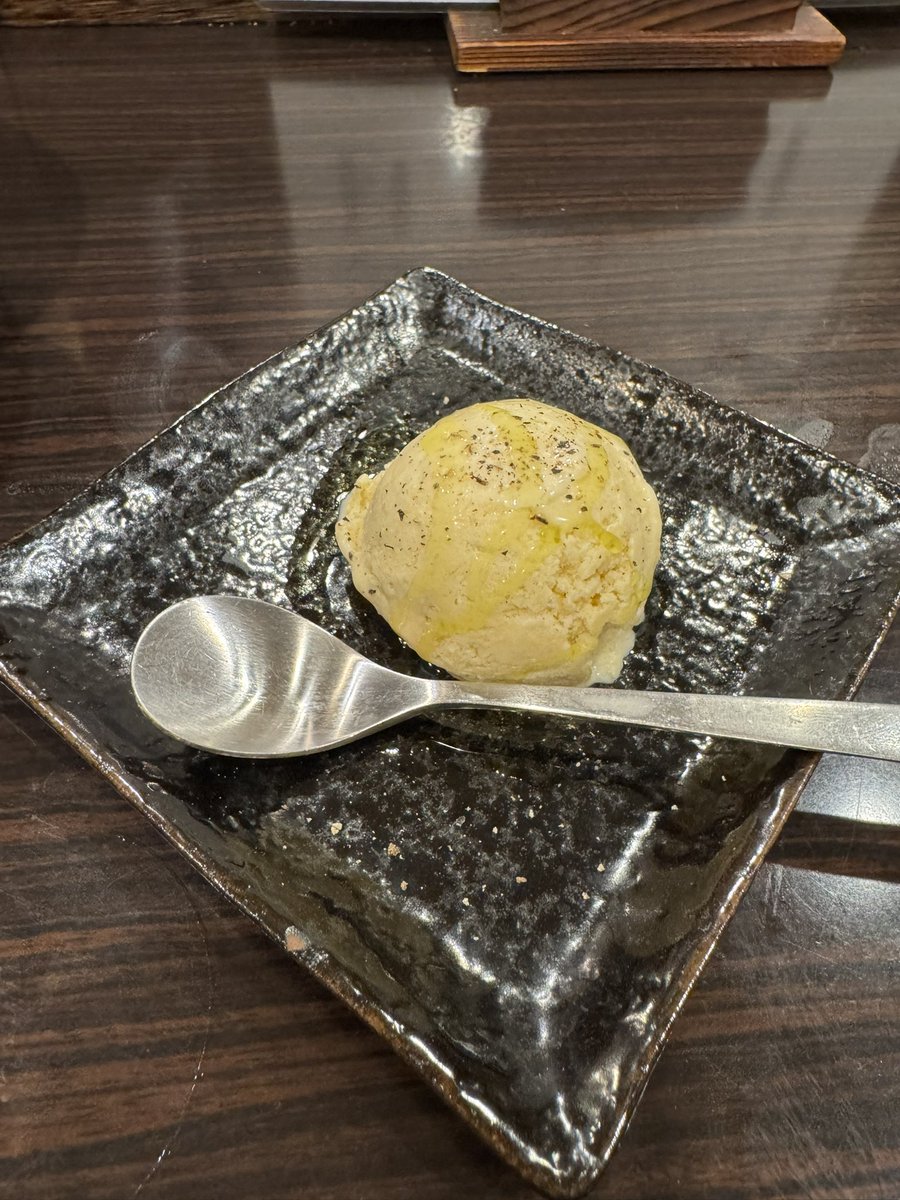 tkocombo's tweet image. 夜食は高速飛ばして東松山の横道さんへ!
限定の『つけミート』を注文!シンプルにミートソース単品で美味い!チーズ味のつけダレは深めにつけるとミートが落ちちゃうので、浅めにつけると丁度良い塩梅に!最後は白米追い飯ドボンして2度美味しい!
キーワードでアイスあざます!
ご馳走様でした!