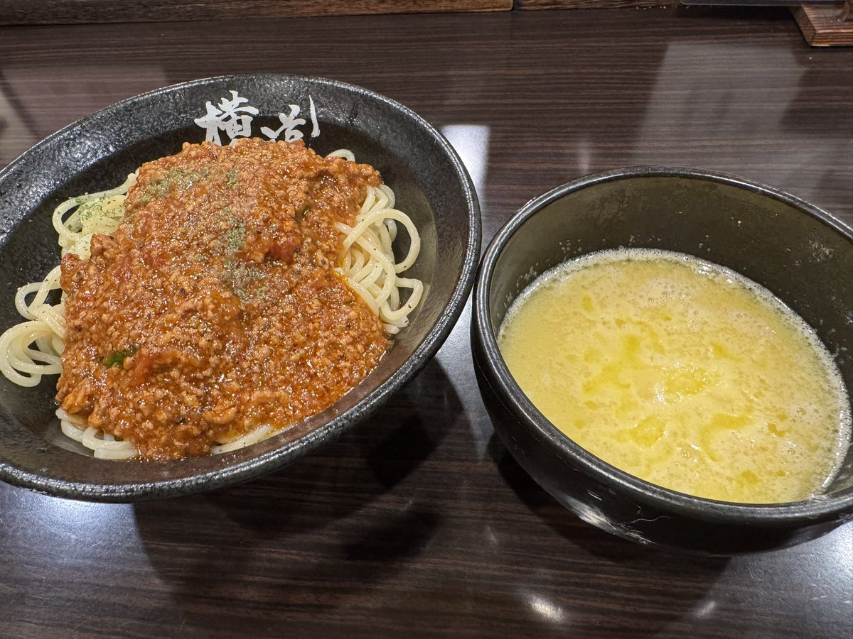 tkocombo's tweet image. 夜食は高速飛ばして東松山の横道さんへ!
限定の『つけミート』を注文!シンプルにミートソース単品で美味い!チーズ味のつけダレは深めにつけるとミートが落ちちゃうので、浅めにつけると丁度良い塩梅に!最後は白米追い飯ドボンして2度美味しい!
キーワードでアイスあざます!
ご馳走様でした!