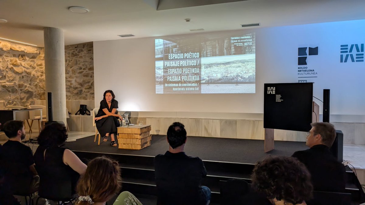 🗣️Terminamos el curso con la charla "Espacio poético. Paisaje político. Un sistema de coordenadas" de la mano <a href="/mariaazkarate/">María Azkarate</a> 
 
🗣️Ikastaroa amaitzeko, "Espazio poetikoa. Paisaia politikoa. Koordenatu-sistema bat <a href="/mariaazkarate/">María Azkarate</a> eskutik