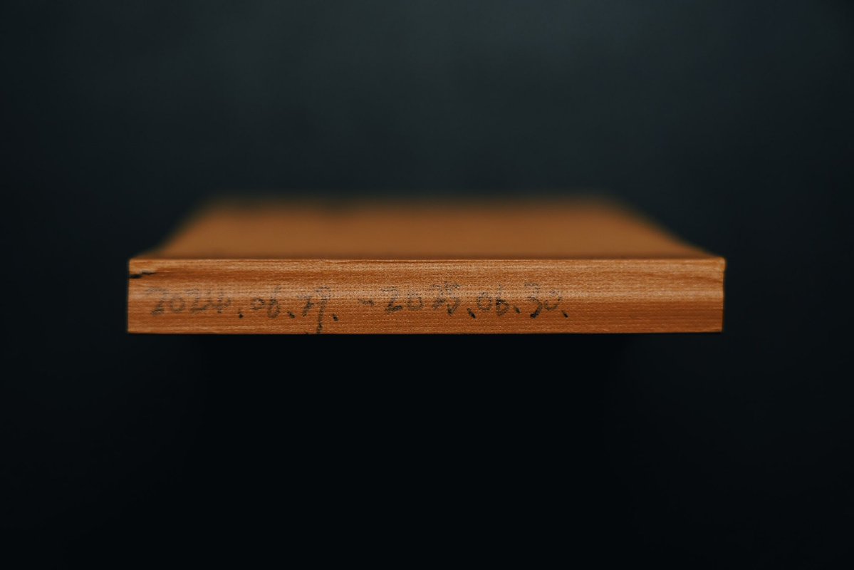 DottChen's tweet image. 分享一下近一年手写 todo list 的体验。
已经在工作中完全弃用类似 Things 的 todo 应用了,这类软件对我来说最大的问题在于,工作时在显示器中切换应用带来的 context switch 要远大于瞟一眼手边的纸笔,而且鼠标勾选带来的反馈不如感受纸笔摩擦带来的反馈自然。…