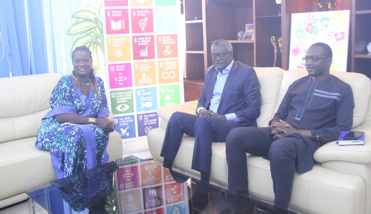 UNBenin's tweet photo. Ce matin, la Coordonnatrice Résidente @aminatousar a reçu en audience S.E.M Amadou Diongue, Ambassadeur Représentant Résident de la CEDEAO.
Des échanges fructueux ont porté sur les intérêts communs pour le développement durable et la stabilité en Afrique de l’Ouest. #Coopération https://t.co/uthsQRdcXu