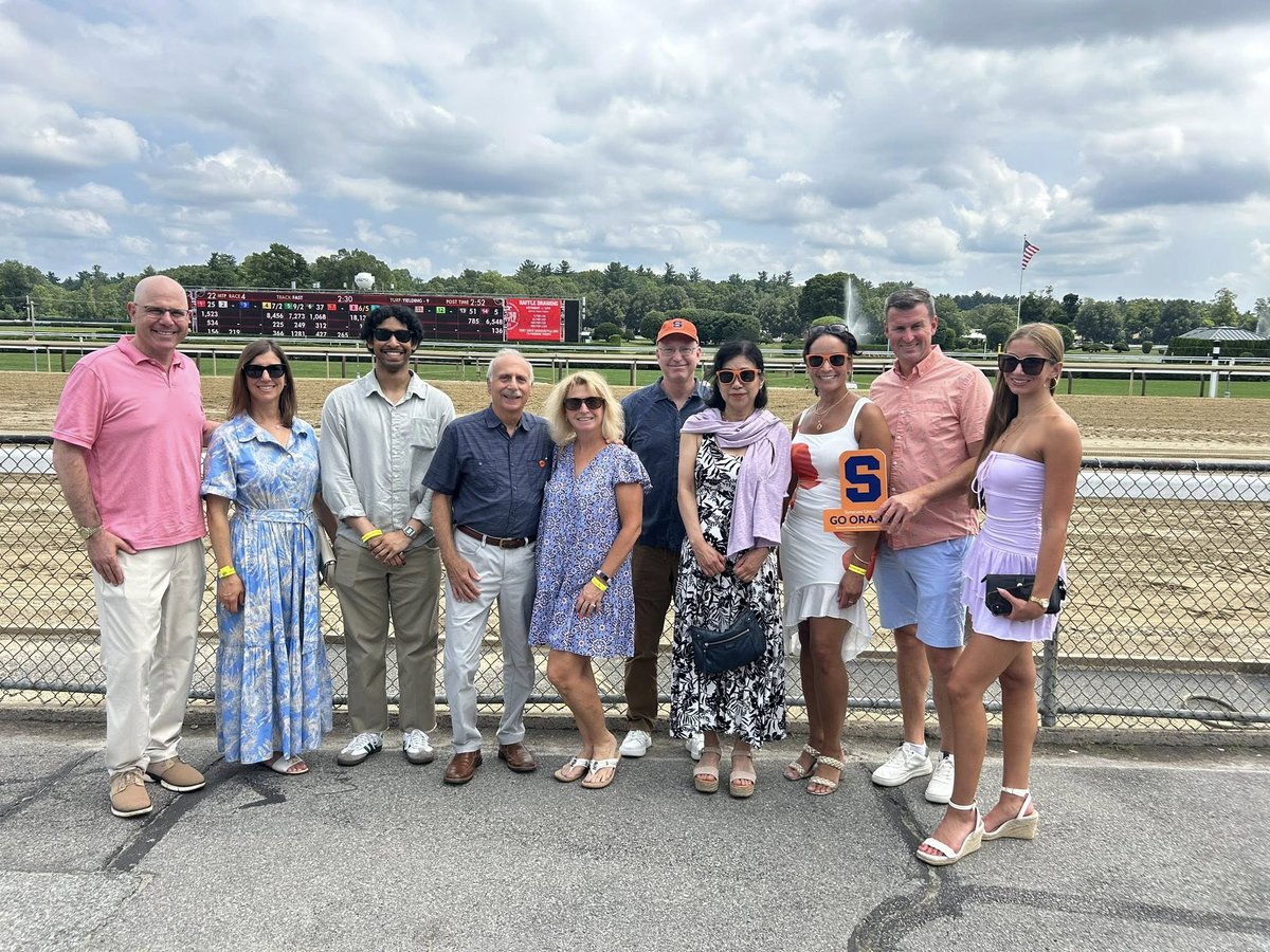 SUAlums's tweet image. 🏇 A photo finish of fun and friendship for the #SyracuseU Alumni Club of the Capital District!

It was a great day to reconnect and make new memories with fellow alumni at the legendary Saratoga Race Course 🍊