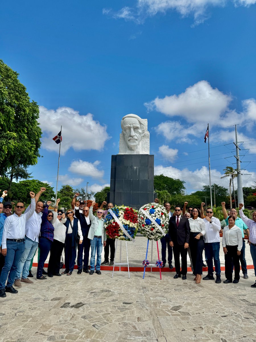 ¡La Trinitaria - 187!

Todo honor y toda gloria para Los Trinitarios.
Hagamos lo mejor que podamos para revivir la memoria y el legado de aquellos jóvenes, que guiados por Duarte, nos dieran patria, dignidad y nombre.
Un mensaje TRINITARIO desde Santo Domingo Este, ciudad que,
