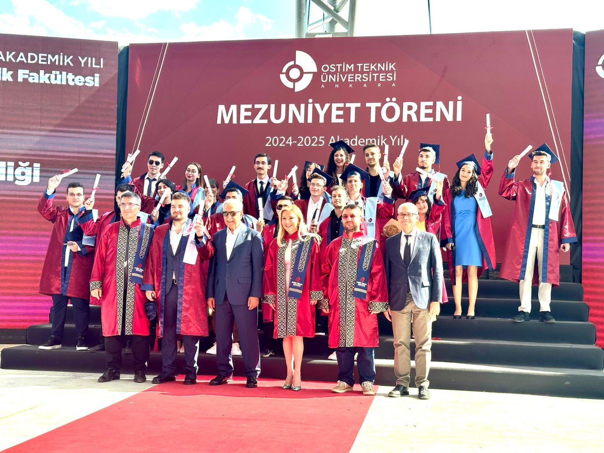 Ostim, Ankara’nın kalbinde yıllardır sanayi ve ticaret faaliyetlerine devam ediyor. 6 yıl önce Ostim Teknik Üniversitesi’ni kurdular ve bu yıl da dördüncü mezunlarını verdiler. Şu anda 8000 öğrencisi var ve 83 ülkeden de misafir öğrencisi mevcut. Kaliteli bir eğitim vizyonları
