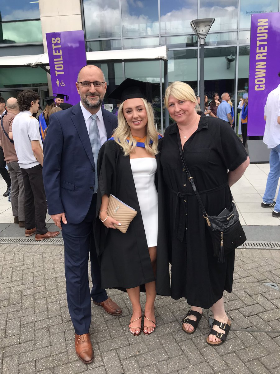 Charlotte’s Graduation in Leeds. My heart is bursting with pride. Bachelor of Arts with First Class Honours 🎓👩🏼‍🎓🎉🍾🥳🥰