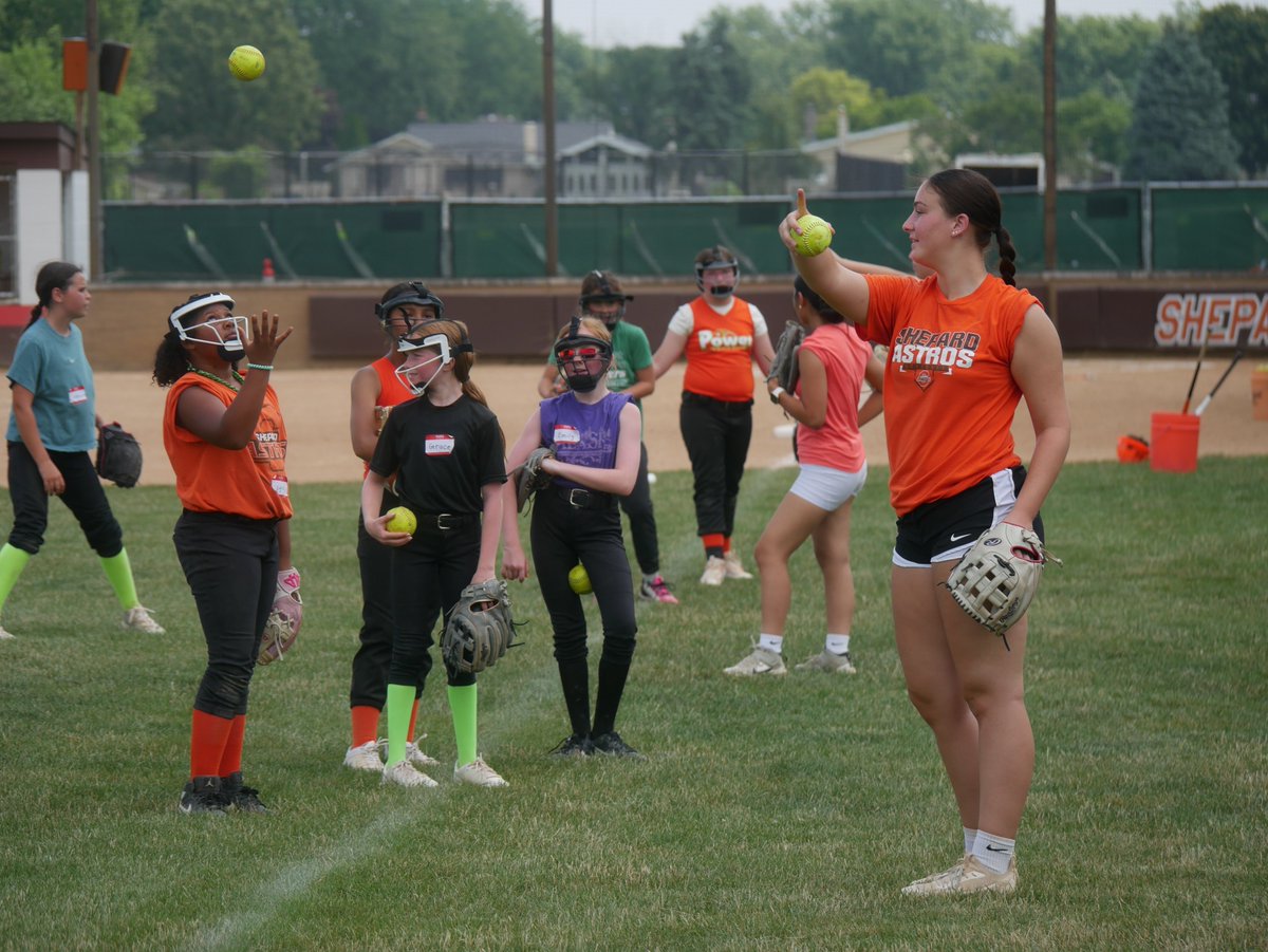 ShepardAstros's tweet photo. Summer softball camp is in full swing!

Girls in 6th through 9th grades were practicing fielding on Tuesday. Our experienced coaches and players are giving our campers advice and keeping the game fun!

@ShepardSoftball https://t.co/lRX4Qaw4Cg