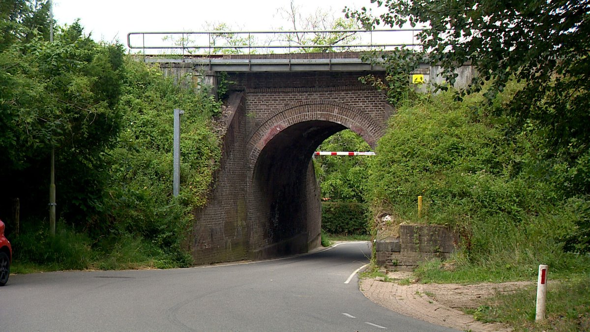 Tunnel Slingerberg Geulle beschadigd door vrachtwagen