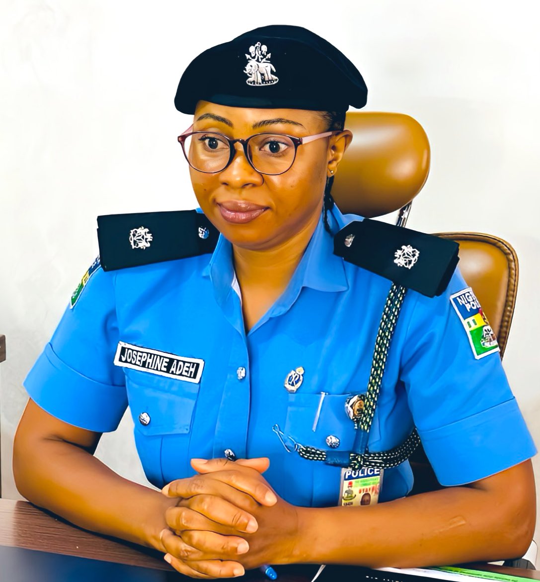 Jossy_Dannyking's tweet image. Please be polite and cooperative when you meet police officers on duty. Security is a collective responsibility together, we can make our communities safer. #SecureFCT #CommunityPolicing🦜