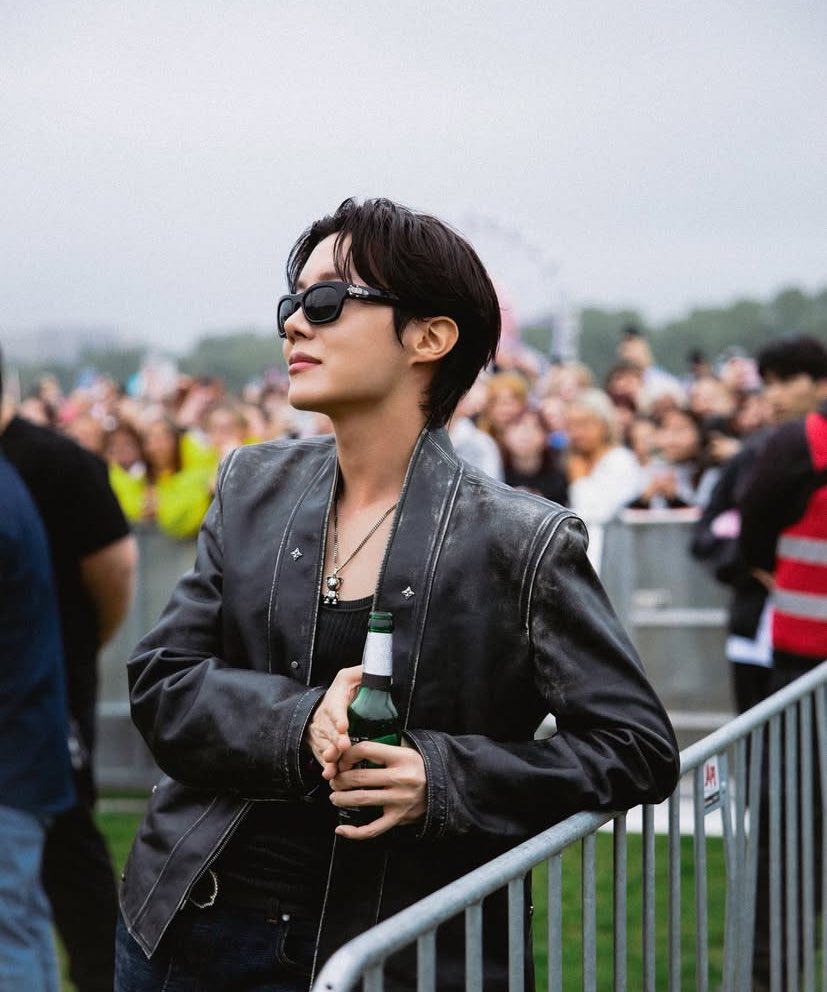 #JHOPE via Instagram!! 💜

 instagram.com/p/DMLAjakpi3C/…