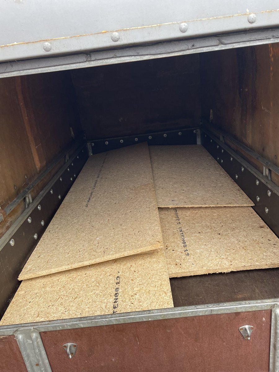 Es gibt Männer die greifen sich in den Schritt, durch mein Sexappeal. 

Dann gibt es „good girl-boy‘s“ wie mein <a href="/rmscaravan/">Rotes Luder</a> ( rotes Luder ) die greifen rein, weil etwas zwickt 😅

Das ausrangierte Höschen der Herrin immer bei Dienstantritt tragend und vorbildlich dienend.