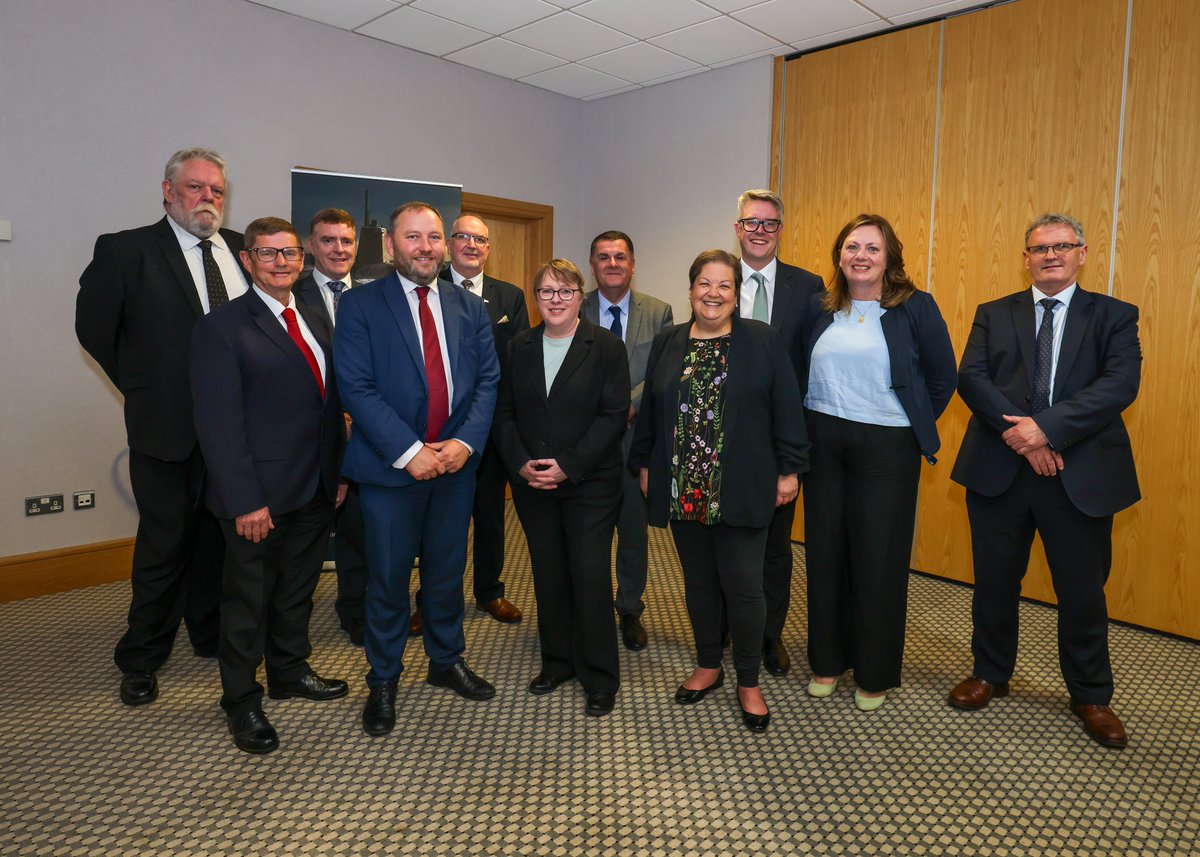 UKGovScotland's tweet image. Scottish Secretary @IanMurray visited #HMNBClyde to launch the Clyde 2070 redevelopment programme🚢
Ministers, navy chiefs, & local leaders discussed how to maximise the defence dividend for communities.
@argyllandbute @inverclyde @WDCouncil @RoyalNavy