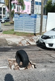 cd_ninos's tweet photo. @siapagdl Buenos días, nos pueden apoyar por favor con este bache que nos dejaron tras una reparación realizaron ustedes en Niño Obrero 846 Colonia Ciudad de los Niños https://t.co/dp7PwmowZz