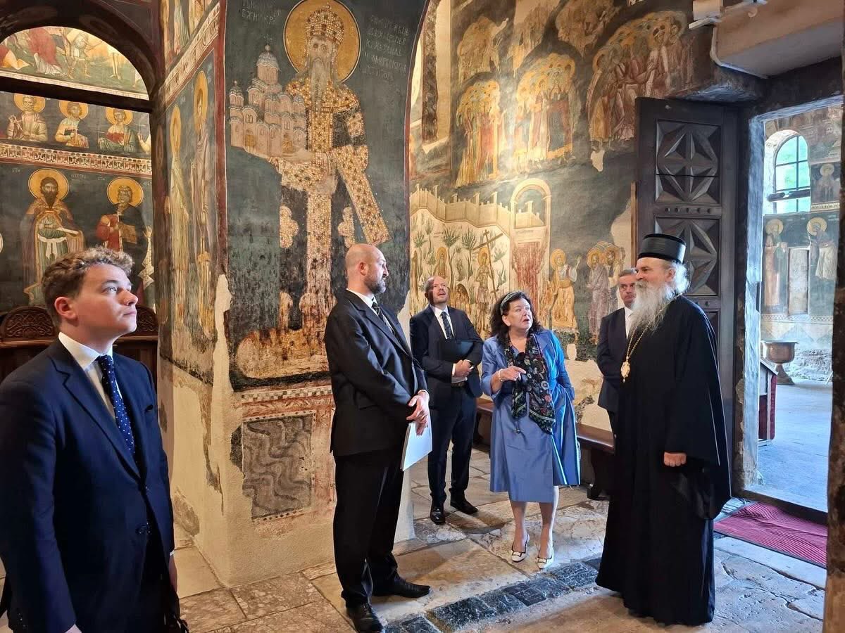 DecaniMonastery's tweet image. UK Special Envoy Karen Pierce Visits #Gračanica #Monastery
On Tuesday, 15 July 2025, Gračanica Monastery was honoured by the visit of Her Excellency Dame Karen Pierce, the United Kingdom’s Special Envoy for the Western #Balkans. The distinguished guest was welcomed at the…