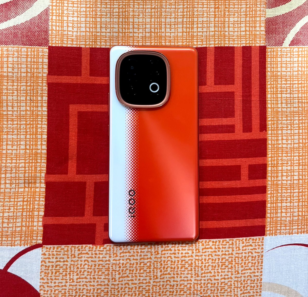 Got kinda bored from my iPhone 15 so here's a new Performance beast in the house..  💪🏻🧡