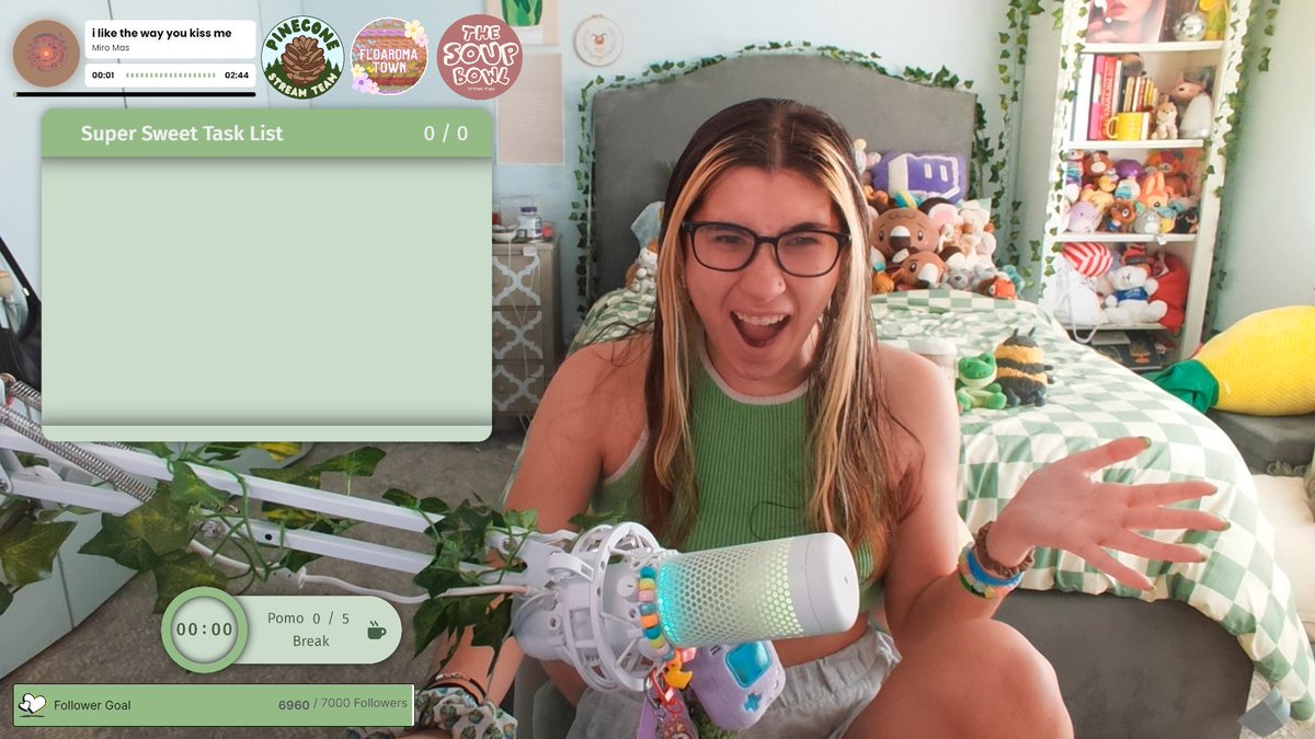 omg she's COWORKING TODAY?????
i'm live :3 come teach me how to use super sweet bot and be productive with me!
twitch.tv/AllieMiller23