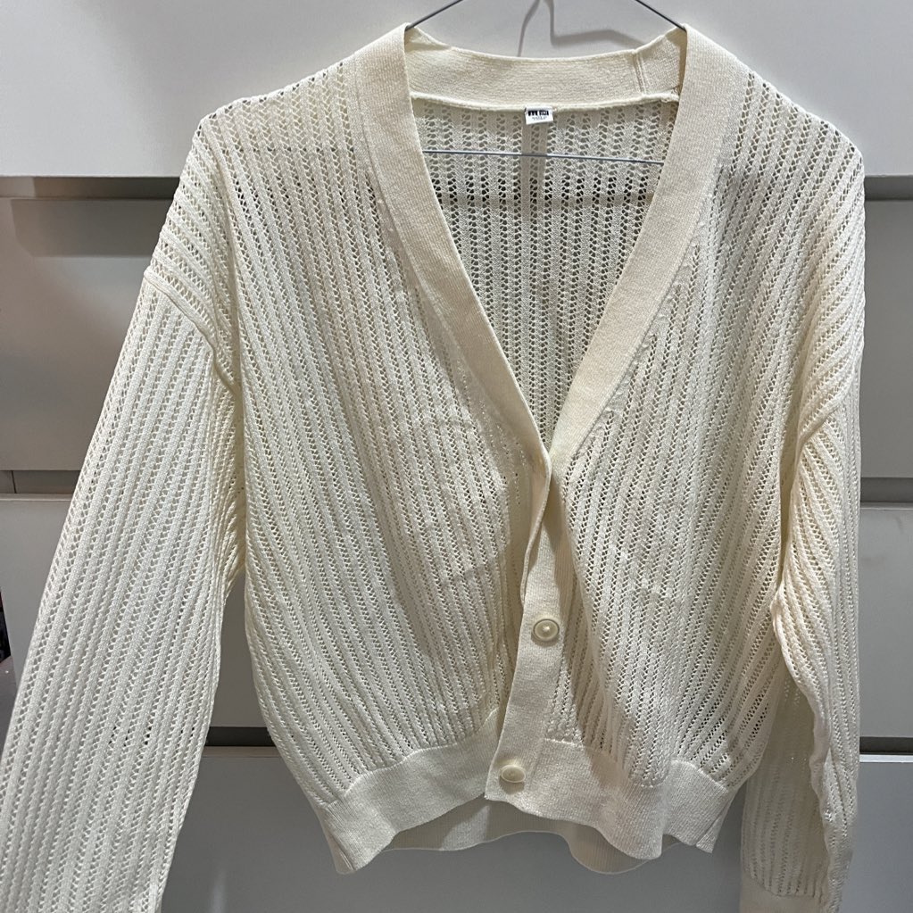 lovedbynaal's tweet photo. @borntobobociang uniqlo cardi (85k), pink ruffle (65k), ninette putih (75k), cardi pita (50k) https://t.co/3crBNZuccc