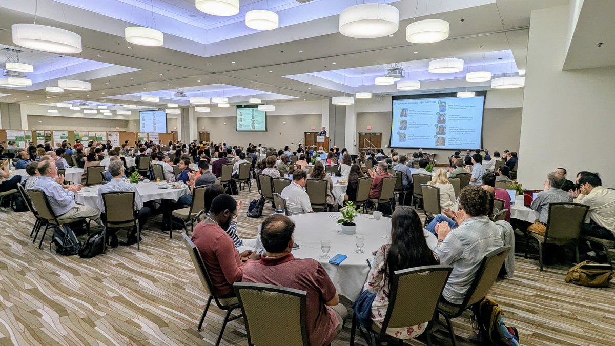 CABBIbio's tweet photo. More than 280 researchers from across the country are gathered at @Uofillinois for CABBI's annual retreat! 🌱
Director Andrew Leakey highlighted the latest #CABBI discoveries & innovations toward a new #bioeconomy: "This year is the best year we've had collectively as a team." 🙌 https://t.co/iBULL5uMh4