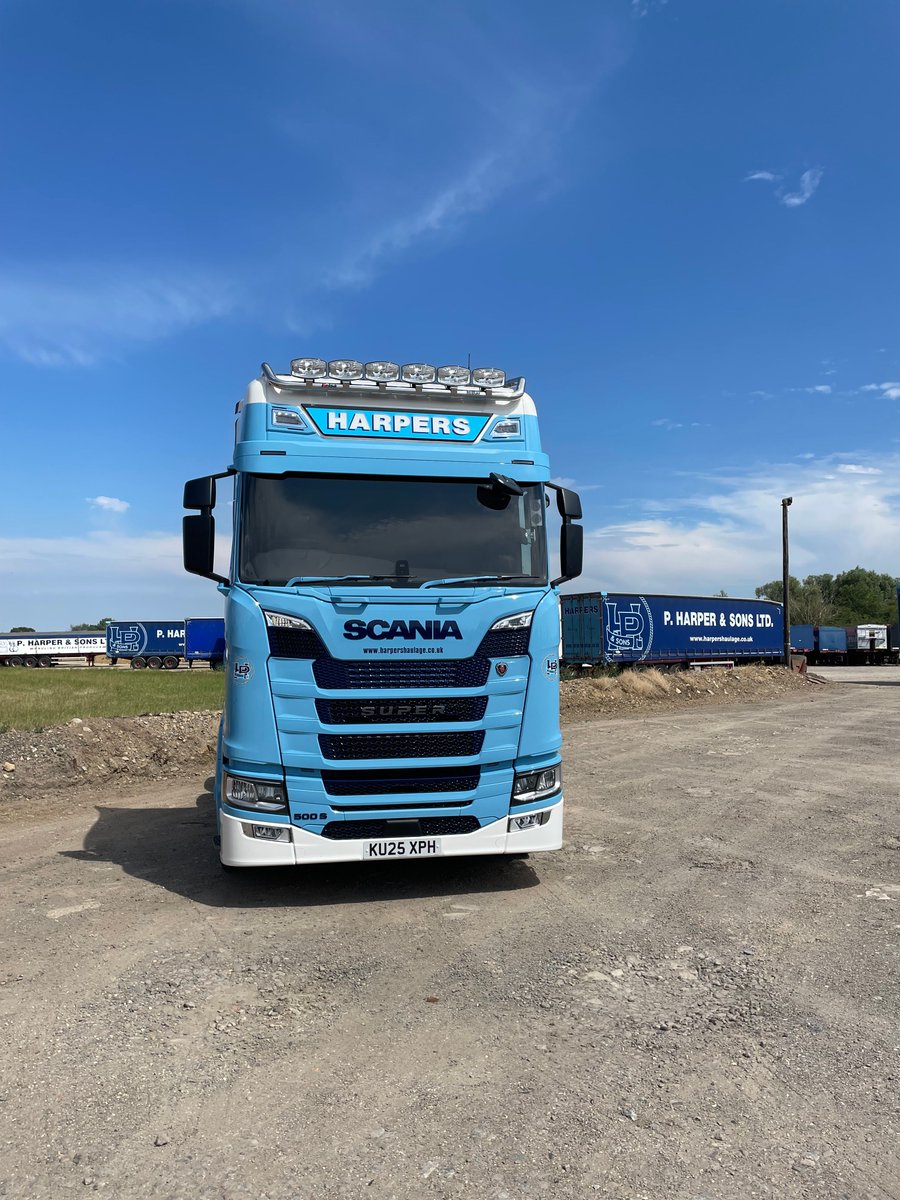 TruckEast's Area Sales Manager, Jason Woodley, had the pleasure of handing over this stunning Scania 500 S 6x2/2 SUPER to P Harper &amp; Sons Ltd, based in Huntingdon🎉
⁣
#Scania #ScaniaUK #TruckEast #Scania500S #newreg #aggriculture #trucking