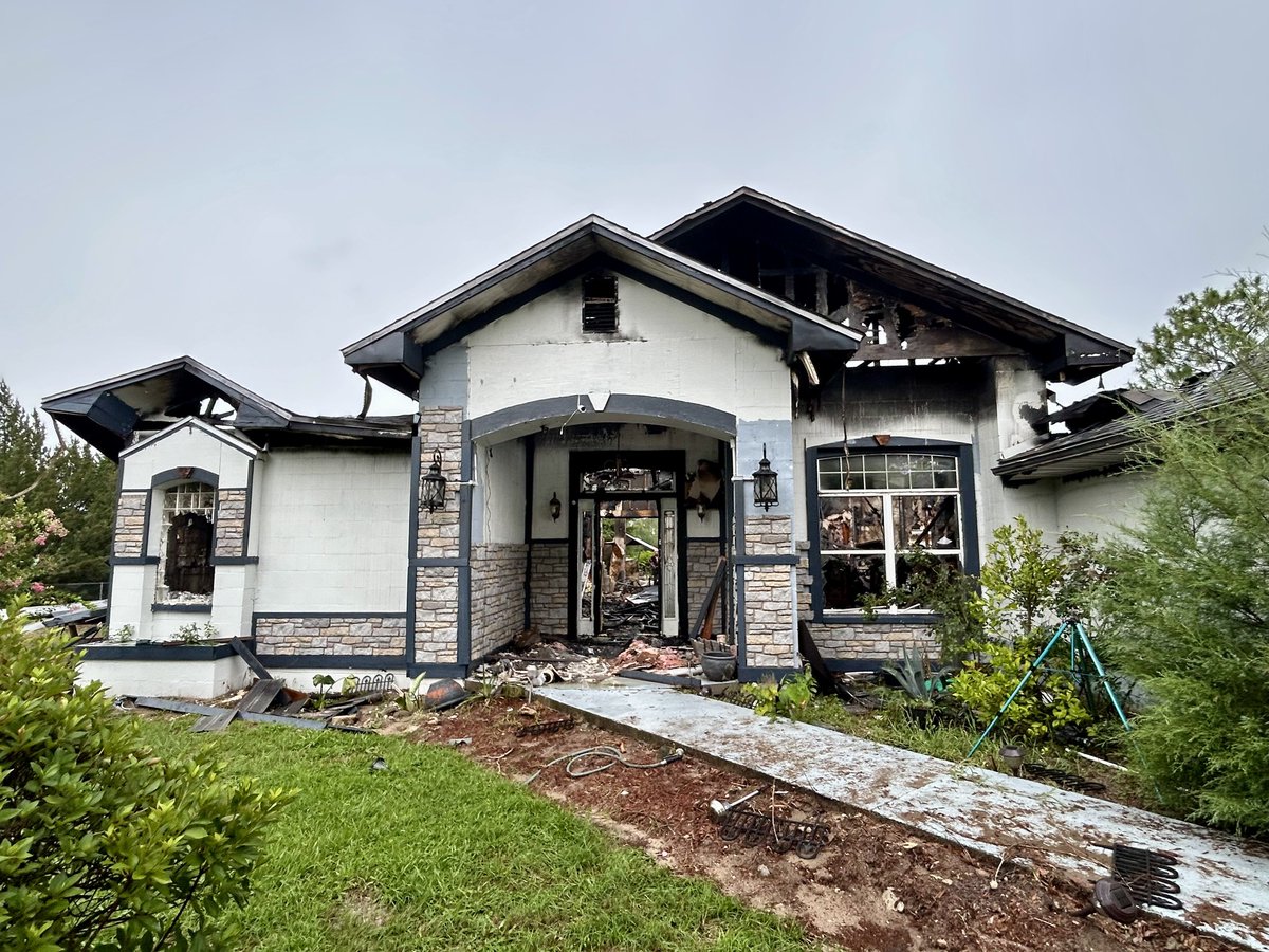 RedCross's tweet image. “I built this home 22 years ago after retiring from the trucking industry, and everything is gone.”
At 82, Calvin Lewis is starting over after losing his home and nearly all his belongings in a devastating fire.
It was around 11 p.m. when he heard a crackling sound. “I stepped…