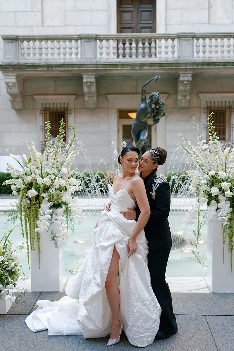 All-white wedding ceremony at the Boston Public Library

Wedding Planners: @primaveradreams, @primaveradreams_boston
Venue: @bplboston
Photography and Videography: @nicolechanphotography