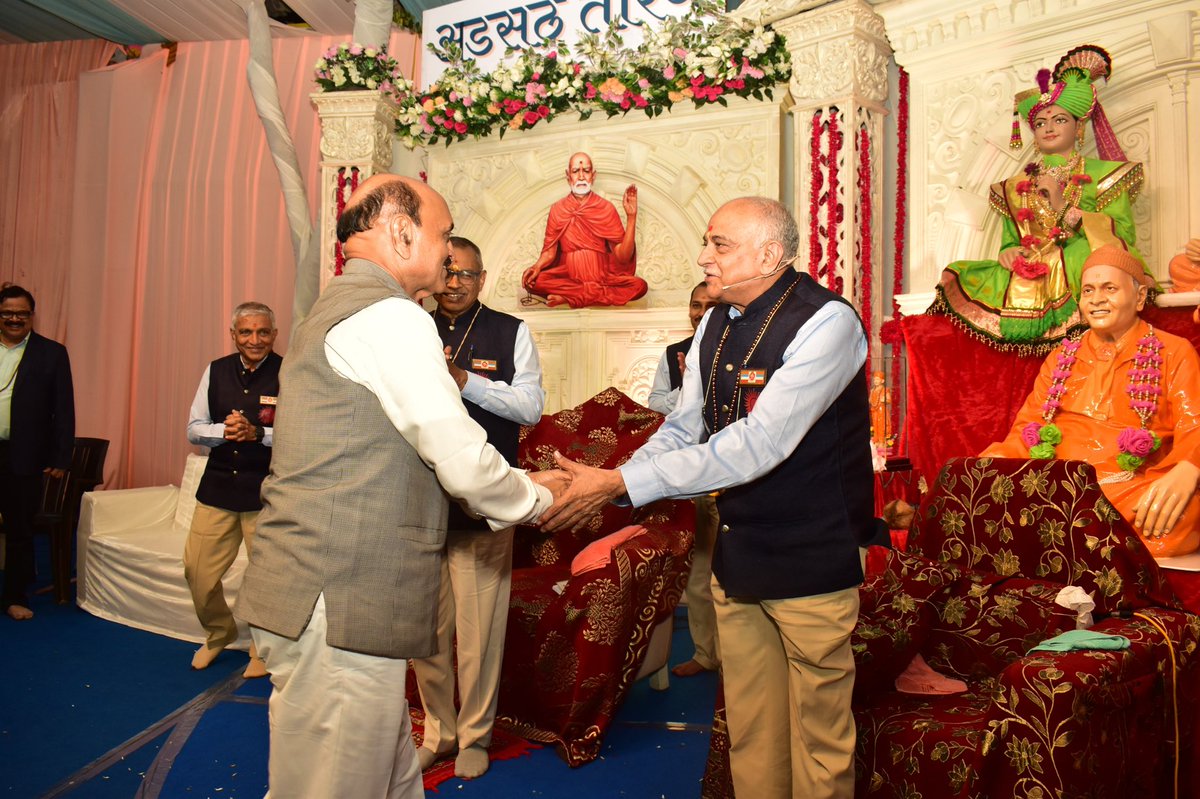 anirdeshpowai's tweet photo. Ex Finance minster of Maharashtra Shri. Dr. Bhagwat Karad ji at Guruhari P.P. Vashi bhai’s birthday celebration at Chh. Sambhajinagar 🙏🎉 https://t.co/JuM18k9MTf