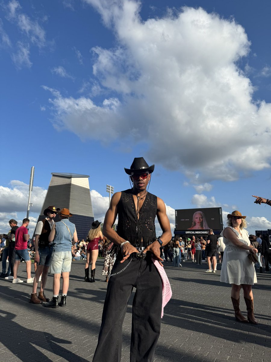 lagostalkative's tweet photo. II hand II heaven 🤠

#cowboycarter #Beyonce https://t.co/Kh57abJ1l1