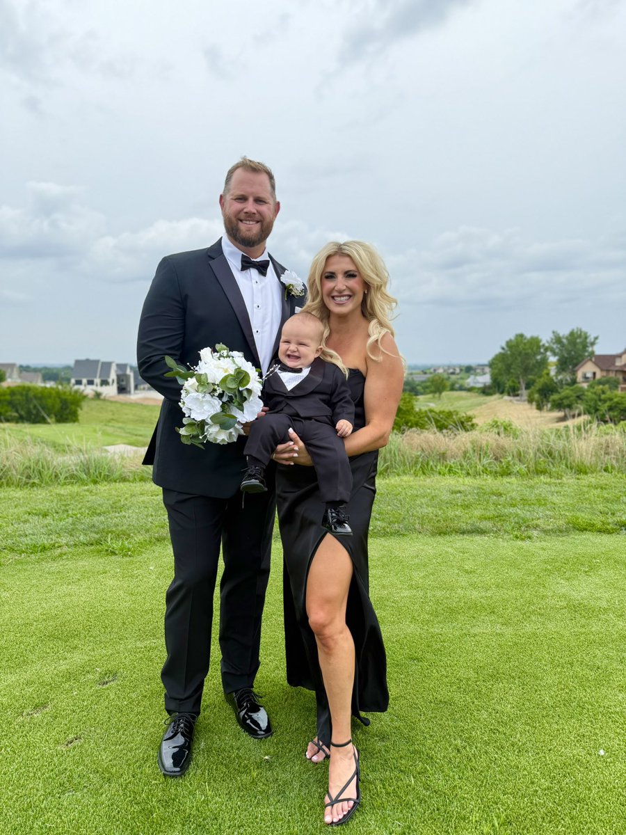 CoachZachHanson's tweet image. Happy 9th Anniversary to my amazing wife and best mama to Rock.
Rock and I love you so much!
Here’s to a lifetime more! 🥂
