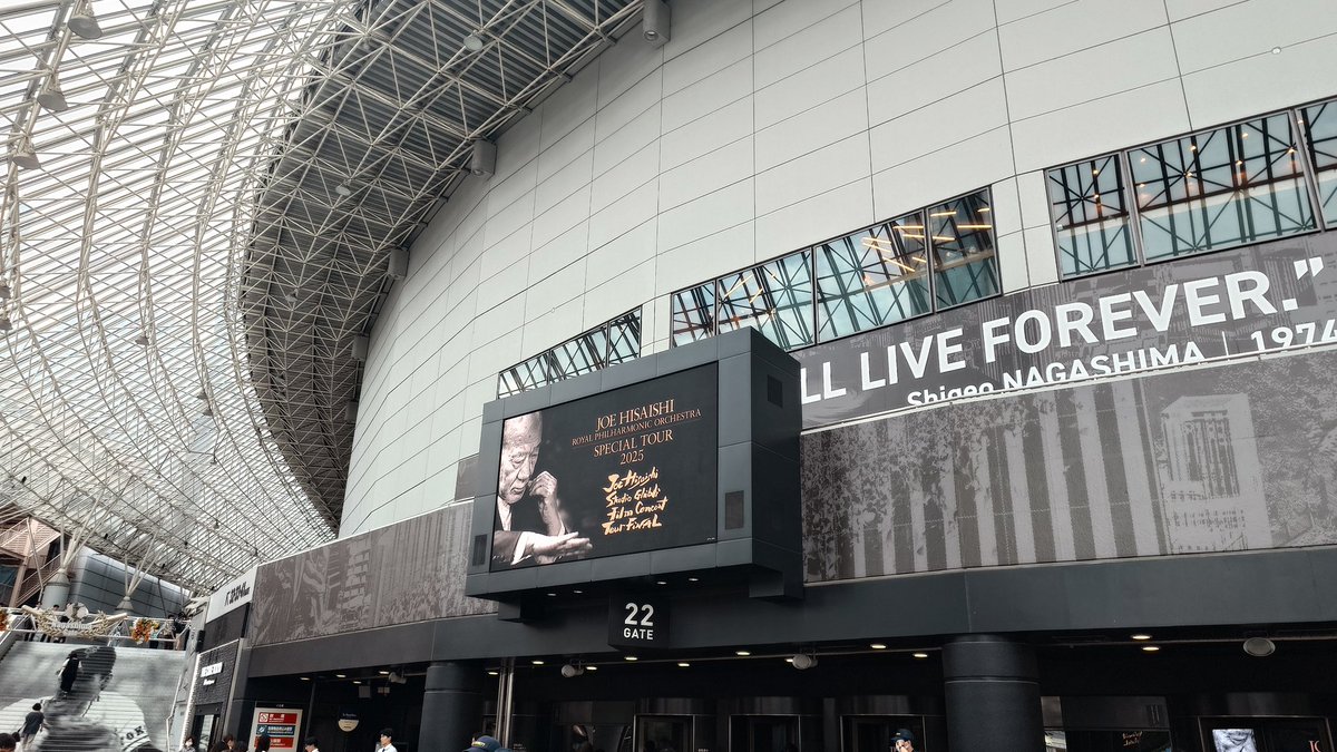 heihei_kan's tweet photo. 久石譲　スタジオジブリフィルムコンサート2025に行ってきました!最高のコンサートでした。演奏終了後、立ち上がって喝采の拍手をしたかったけど、誰もいなくて⋯　やっぱ日本人なんだなと思いました。明日は、スタンディングオベーションを送って下さい!
#久石譲ジブリコンサート2025 https://t.co/jZWNPT1ua6