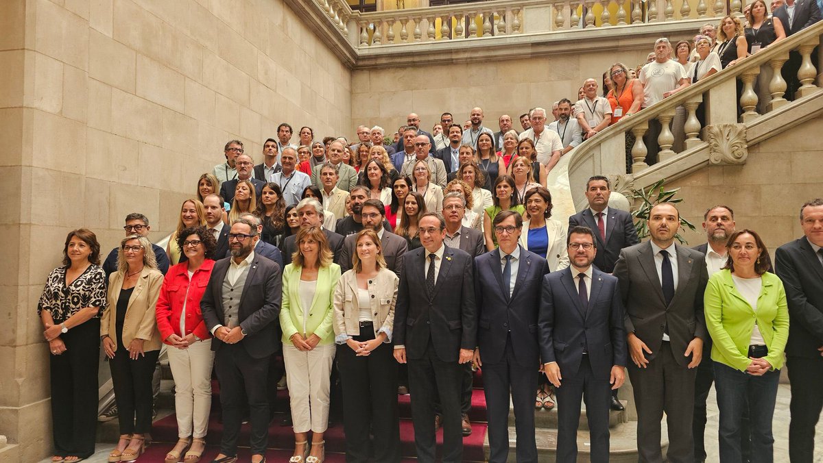 ERC Segrià (@ercsegria) on Twitter photo ✅ El <a href="/parlamentcat/">Parlament de Catalunya</a> ha aprovat l’Estaut de Municipis Rurals. Alcaldes i alcadesses del #Segrià han estat presents a la sessió parlamentària per posar de manifest la importància de fer polítiques per al repoblament i l’equilibri territorial 💪 ✅ El <a href="/parlamentcat/">Parlament de Catalunya</a> ha aprovat l’Estaut de Municipis Rurals. Alcaldes i alcadesses del #Segrià han estat presents a la sessió parlamentària per posar de manifest la importància de fer polítiques per al repoblament i l’equilibri territorial 💪