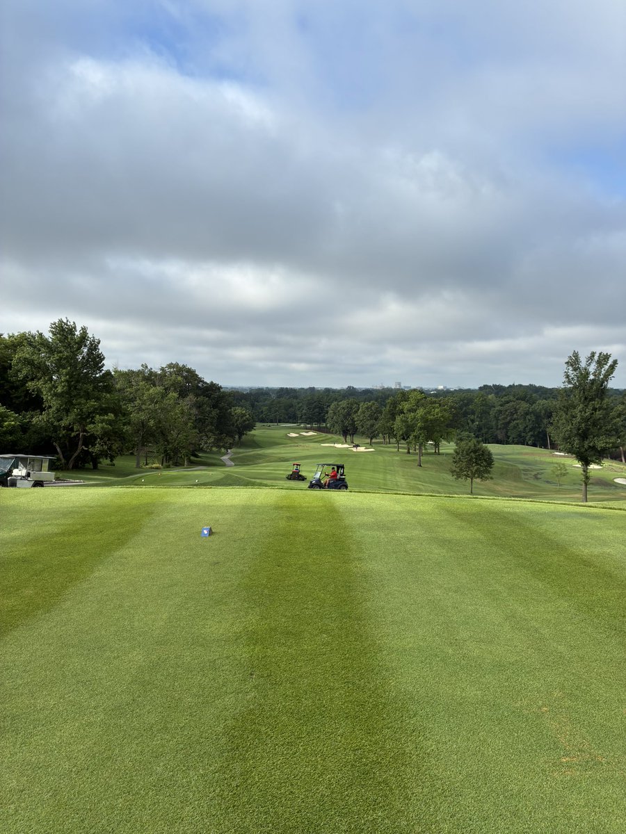 ECCSuper77's tweet image. Good morning from ECC! A small drainage project in the landing area of this gem will hopefully be completed today. Please tee off with caution! Good day.