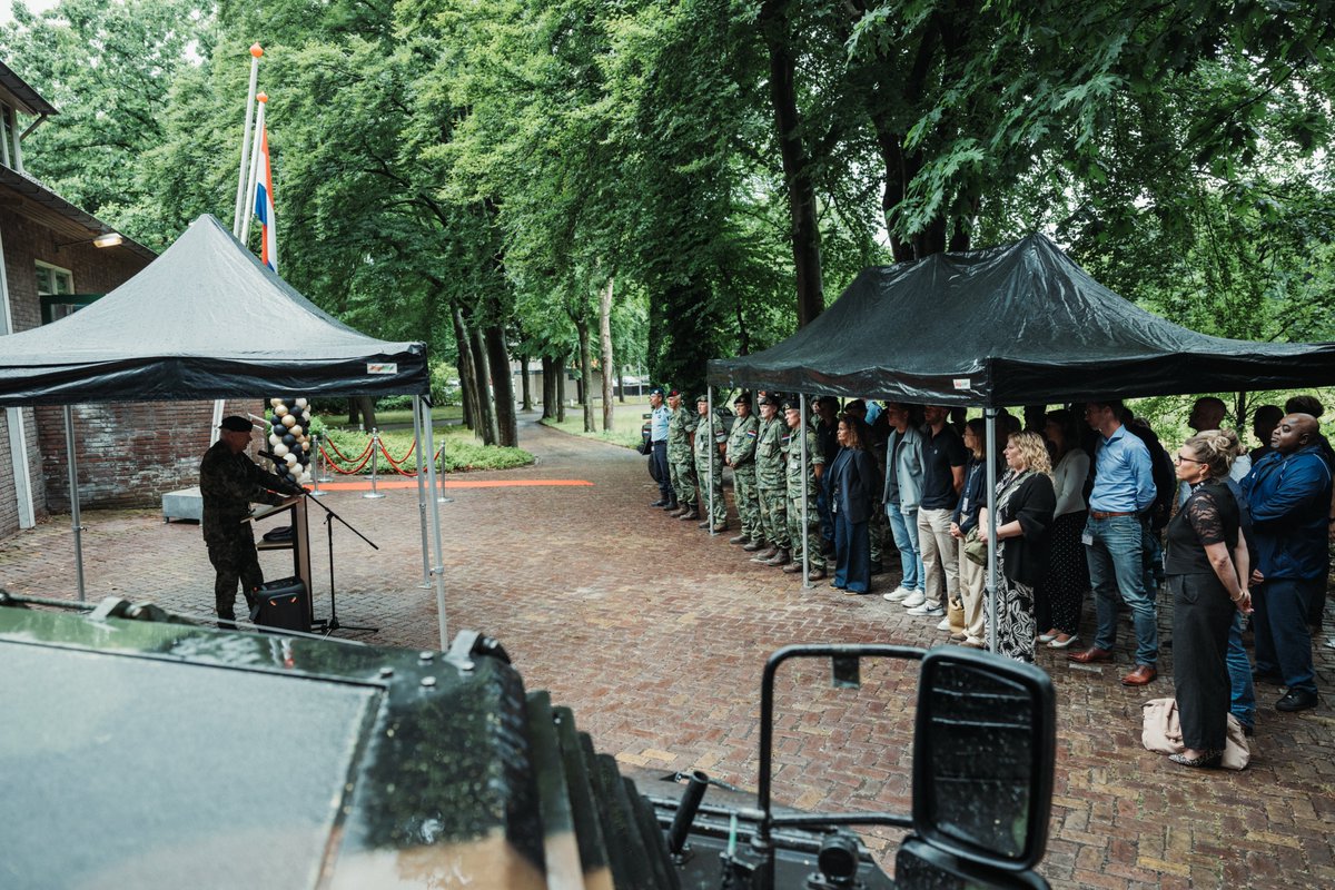 DefensieStas's tweet image. In Wezep is vandaag een nieuwe keuringshub voor aankomende militairen geopend. 

Goed nieuws: zo brengen we Defensie dichter bij de mensen. Nodig ook, want we hebben veel nieuwe collega’s nodig om onze krijgsmacht te versterken.

defensie.nl/actueel/nieuws…
