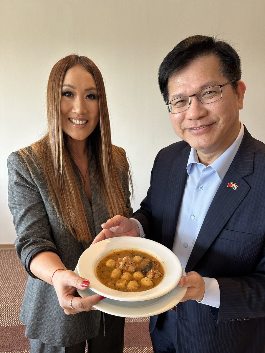 Obviamente, teníamos que invitar a nuestro canciller a probar la mejor sopa del mundo: el vorí vorí, durante su visita a Paraguay. ¡Le encantó! 😍🎉