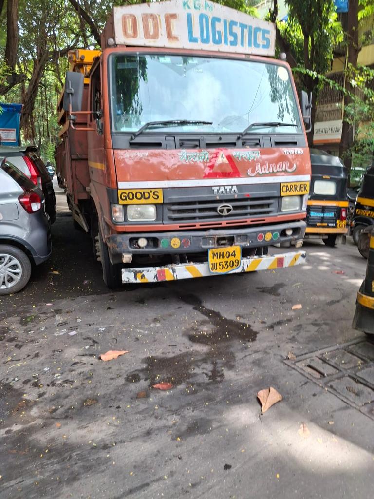vasu2104m's tweet photo. @nitin_gadkari 
Sant Janabai Road Vile Parle East Mumbai https://t.co/C887pLcHZD