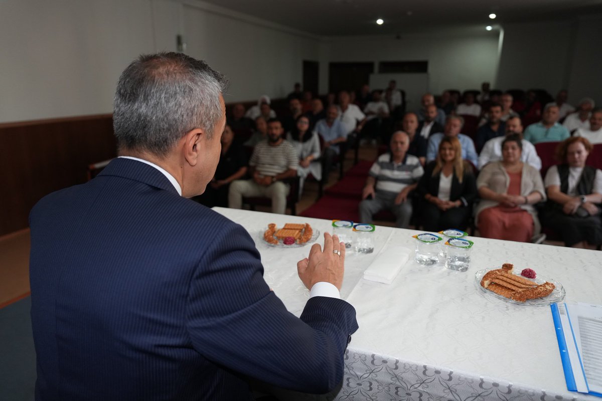 İstanbul Valiliğimizin başlattığı “Okuma-Yazma Bilmeyen Vatandaşlarımızın Eğitime Erişiminin Sağlanması Bilgilendirme Toplantısı” Namık Kemal İlkokulu’nda gerçekleşti. Beyoğlu Kaymakamımız Sayın Abdullah Atakan Atasoy ve İlçe Milli Eğitim Müdürümüz Sayın Cevat Dervişoğlu’nun