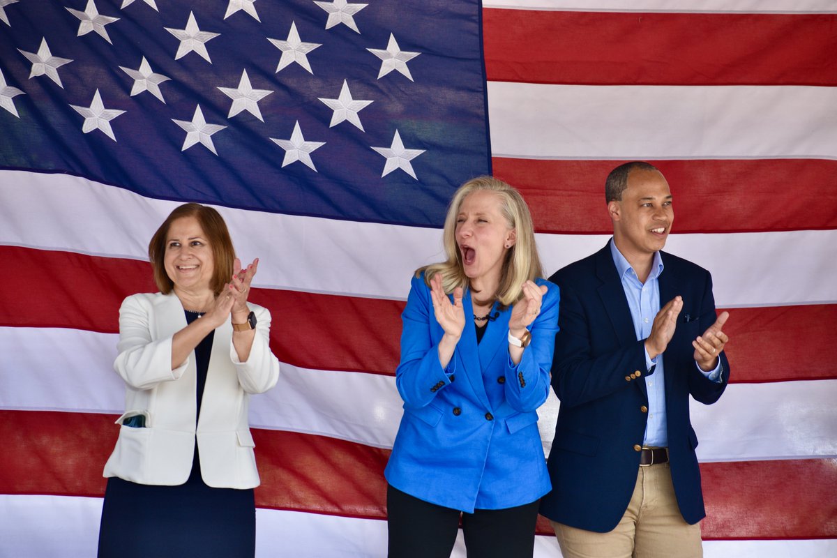 Jaaavis's tweet image. A new poll shows blue skies in Virginia's statewide races
open.substack.com/pub/virginiapo…