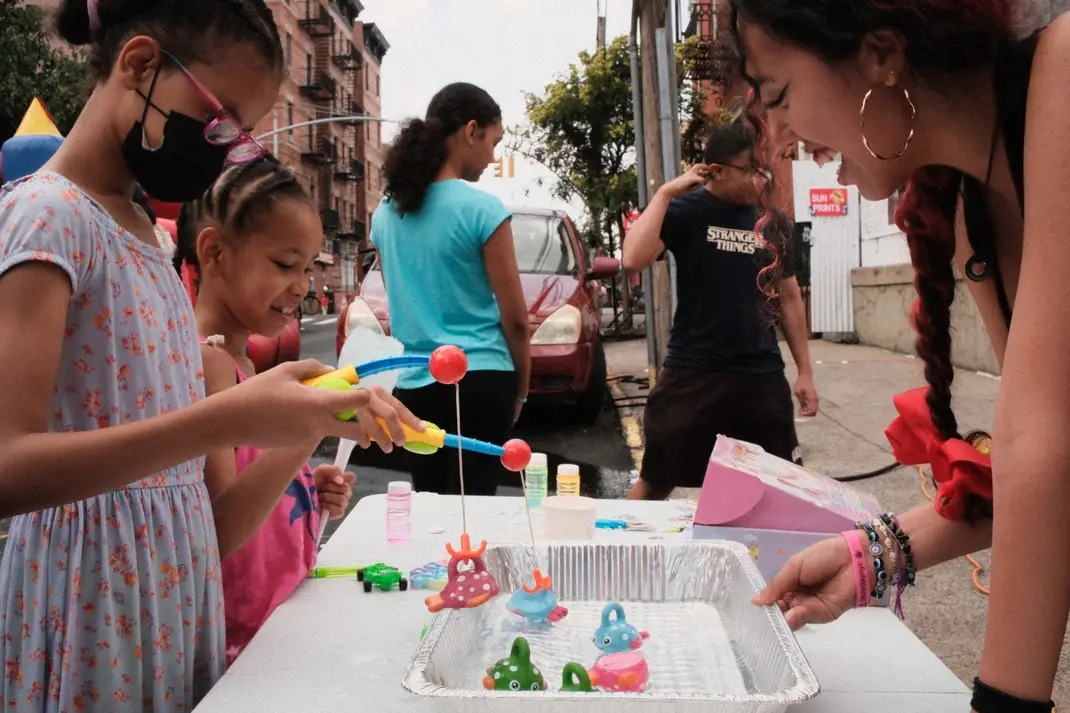 This Week at LAFF 🎉
🎤 Thurs 7/17: Open Mic w/ Nuyorican Poets Café
🎬 Sat 7/19: Film Screenings
🪩 Sun 7/20: Block Party!
All at the Bronx Documentary Center
 - mailchi.mp/bronxdoc.org/b…