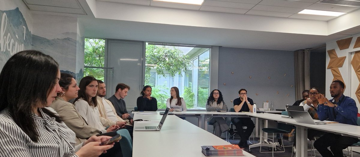 📚 Rencontre APEC x Étudiants La Française : tendances emploi, conseils pour décrocher son 1er poste et zoom sur l'IA &amp; l'optimisation des CV pour les ATS. Un moment clé pour nos alternants et stagiaires ! 

#RH #JeunesDiplômés #Alternance #Stages