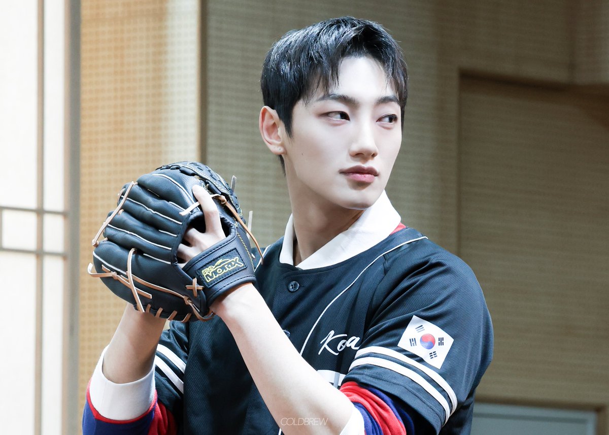 241107 FLNK FAN SIGN EVENT✨HQ

#배너 #VANNER #영광 #안영준 #YEONGGWANG