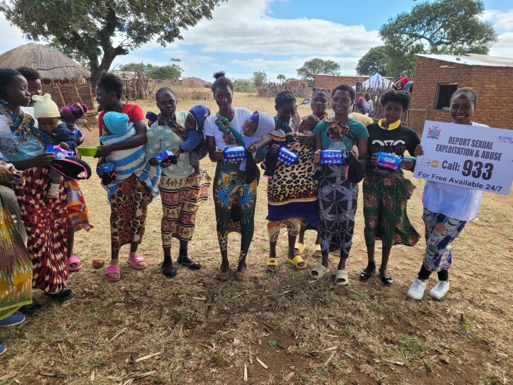 UNFPAZambia's tweet image. #Safeguarding from #SEA is non-negotiable! Thanks to @SwedeninZambia! @UNFPAZambia @mohzambia & @clzambia provide dedicated 'Grievance Desks' during mobile clinic interventions.
Call Report abuse via 993 or 116 toll free lines
With @AFRIpads
#DoNoHarm #LeavingNoOneBehind
