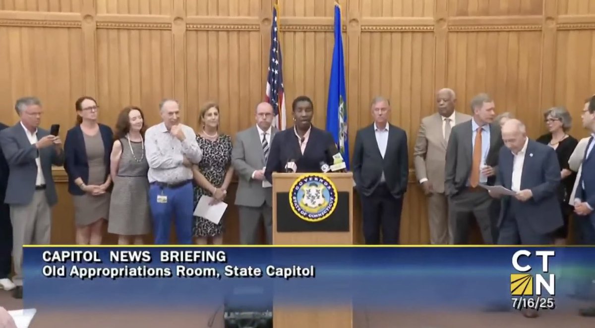 CTSenateDems's tweet image. HAPPENING NOW: @GovNedLamont announces plan to increase funding for Connecticut’s 17 community health centers.
facebook.com/share/v/15yDbe…