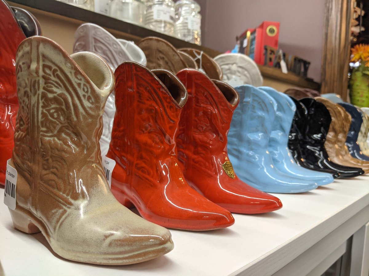 Adventuringgal's tweet image. A9. I love indoor photo ops! Like this cool local shop, the Trading Post. The antique and consignment store has been doing business in downtown Wisconsin Rapids for over 10 years.
#SmallTownTourismChat #VisitWisconsinRapids