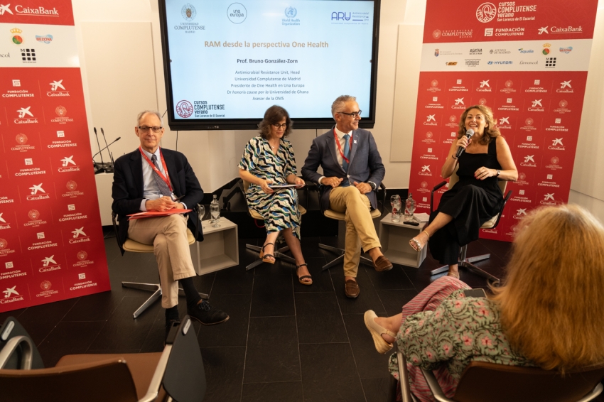 Cursos de Verano UCM (@cursosveranoucm) on Twitter photo #Noticia | La resistencia a los antibióticos ya causa 1,2 millones de muertes al año en el mundo. En España: 20.000. Y la cifra sigue creciendo.
En el curso One Health y resistencia a los antibióticos de los #CursosVeranoUCM, el catedrático <a href="/_bgzorn_/">Bruno Gonzalez Zorn</a> advierte: solo con una #Noticia | La resistencia a los antibióticos ya causa 1,2 millones de muertes al año en el mundo. En España: 20.000. Y la cifra sigue creciendo.
En el curso One Health y resistencia a los antibióticos de los #CursosVeranoUCM, el catedrático <a href="/_bgzorn_/">Bruno Gonzalez Zorn</a> advierte: solo con una