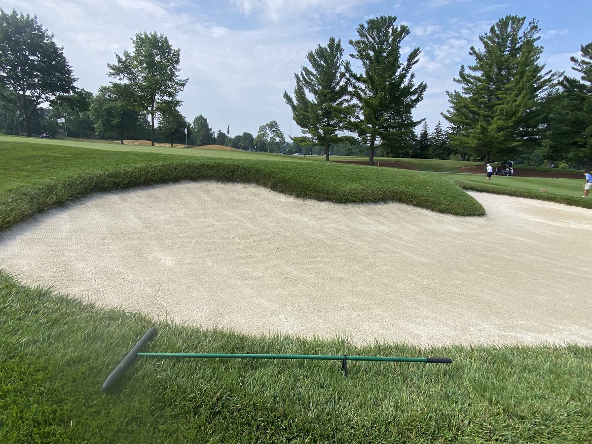 Rake in or rake out…we have solved that problem…starting with the practice bunkers….moving on to the golf course once “Standards” agrees…Tacit golf UK 👌👍 via <a href="/Allturf_Ltd/">Allturf</a> <a href="/Nigel_Rennie/">Nigel Rennie⛳️</a>